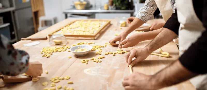 Team building cuisine à Paris : atelier culinaire italien Orgasta