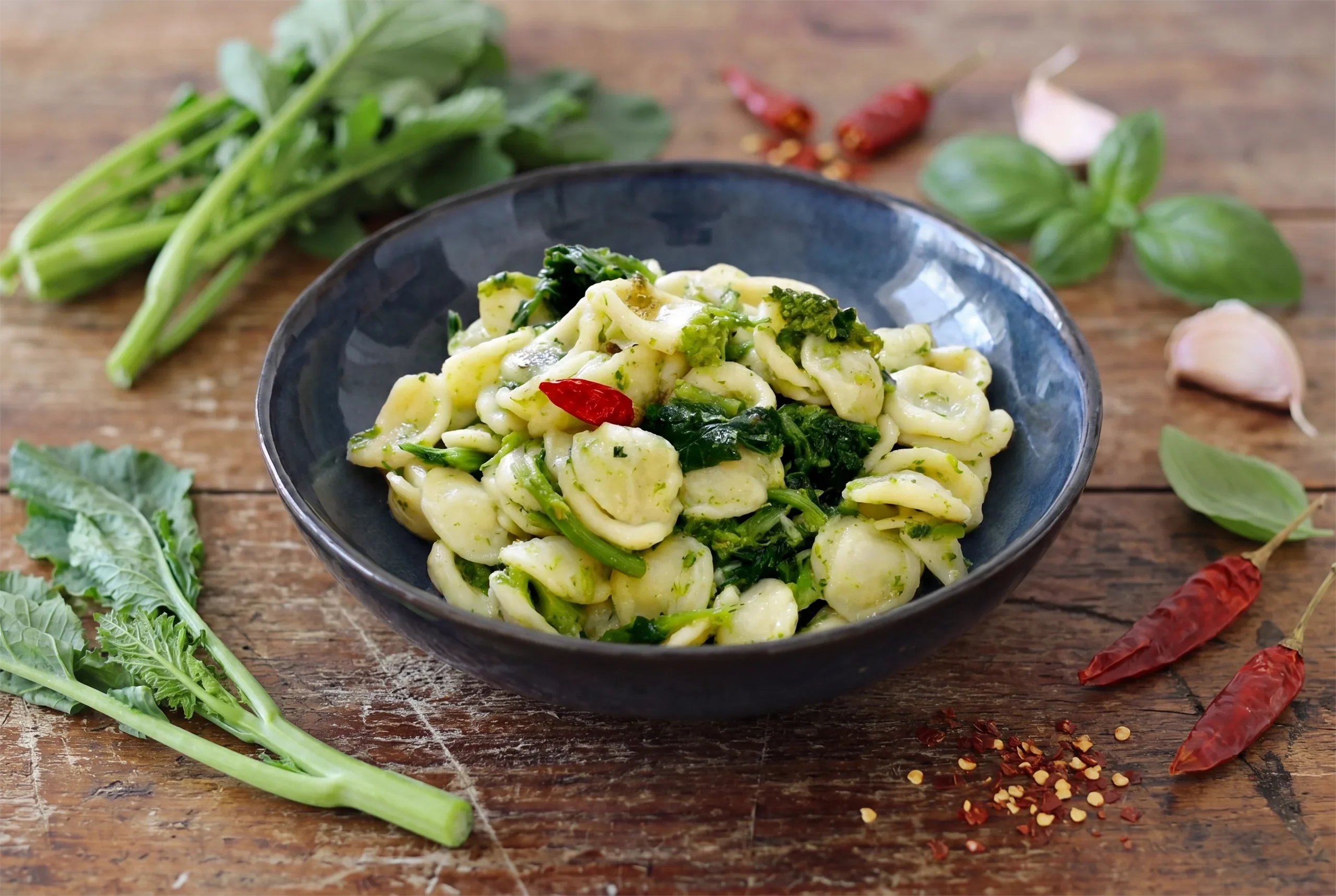 Orechiette avec "Cime di Rapa" dans l'atelier de pâtes fraîches à Paris.